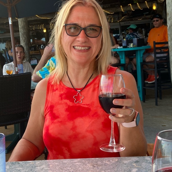 Meet your Posher, Dawn - Picture 2 of 2